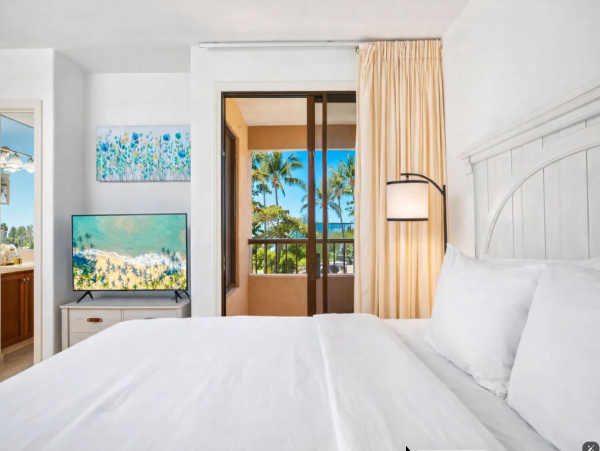 Luxurious 6-Bedroom Retreat in Kaanapali